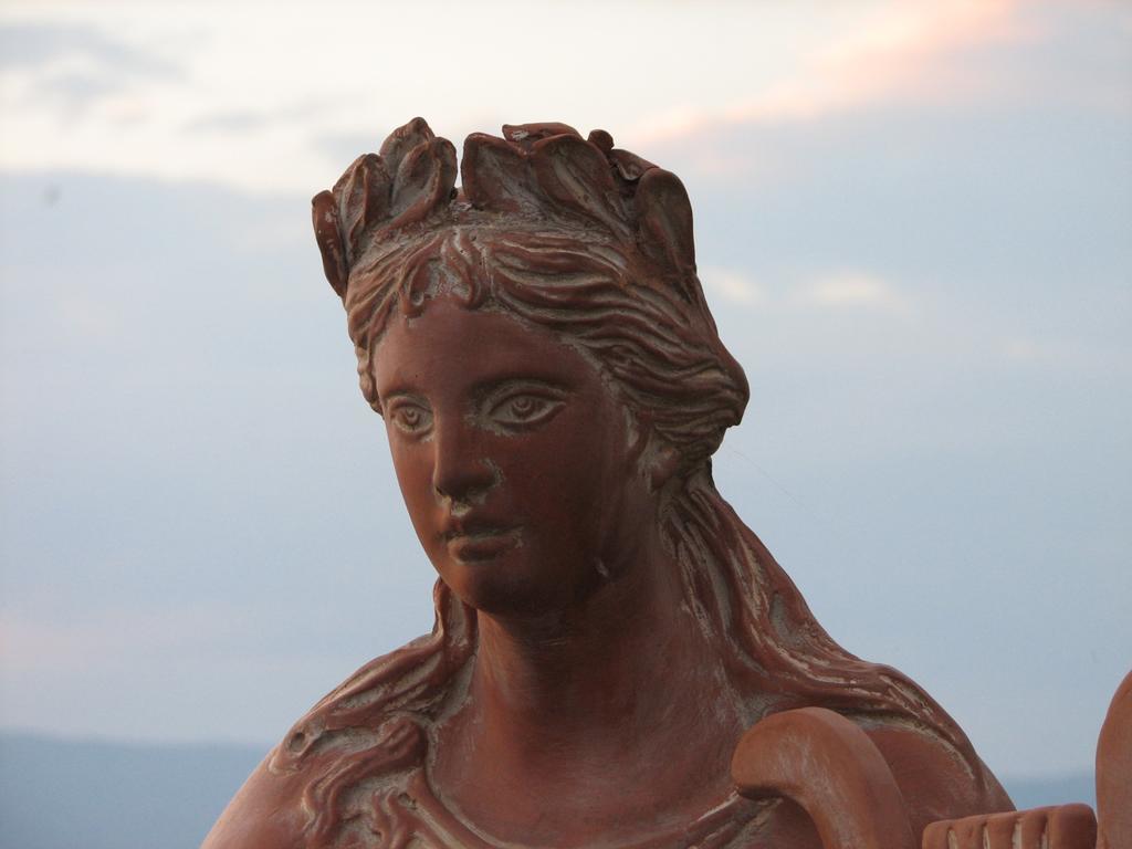 Hydra Erato Villa